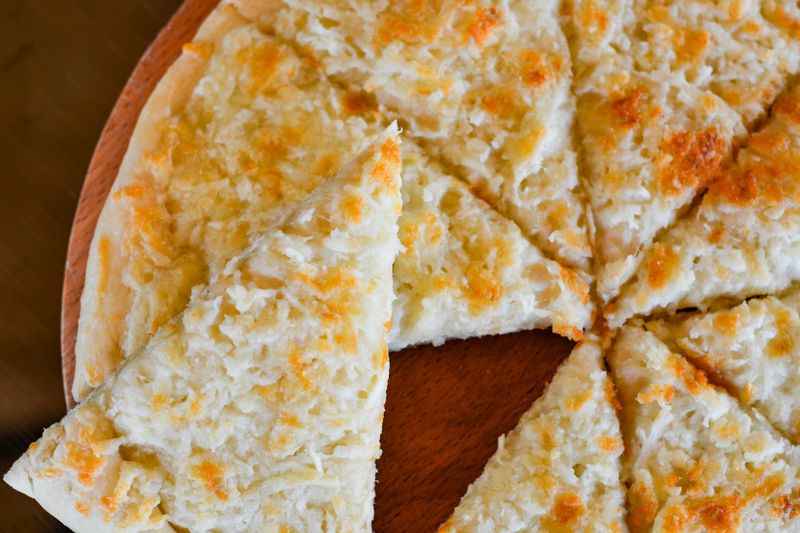 Cheesy breadsticks with mozzarella and ranch dipping sauce